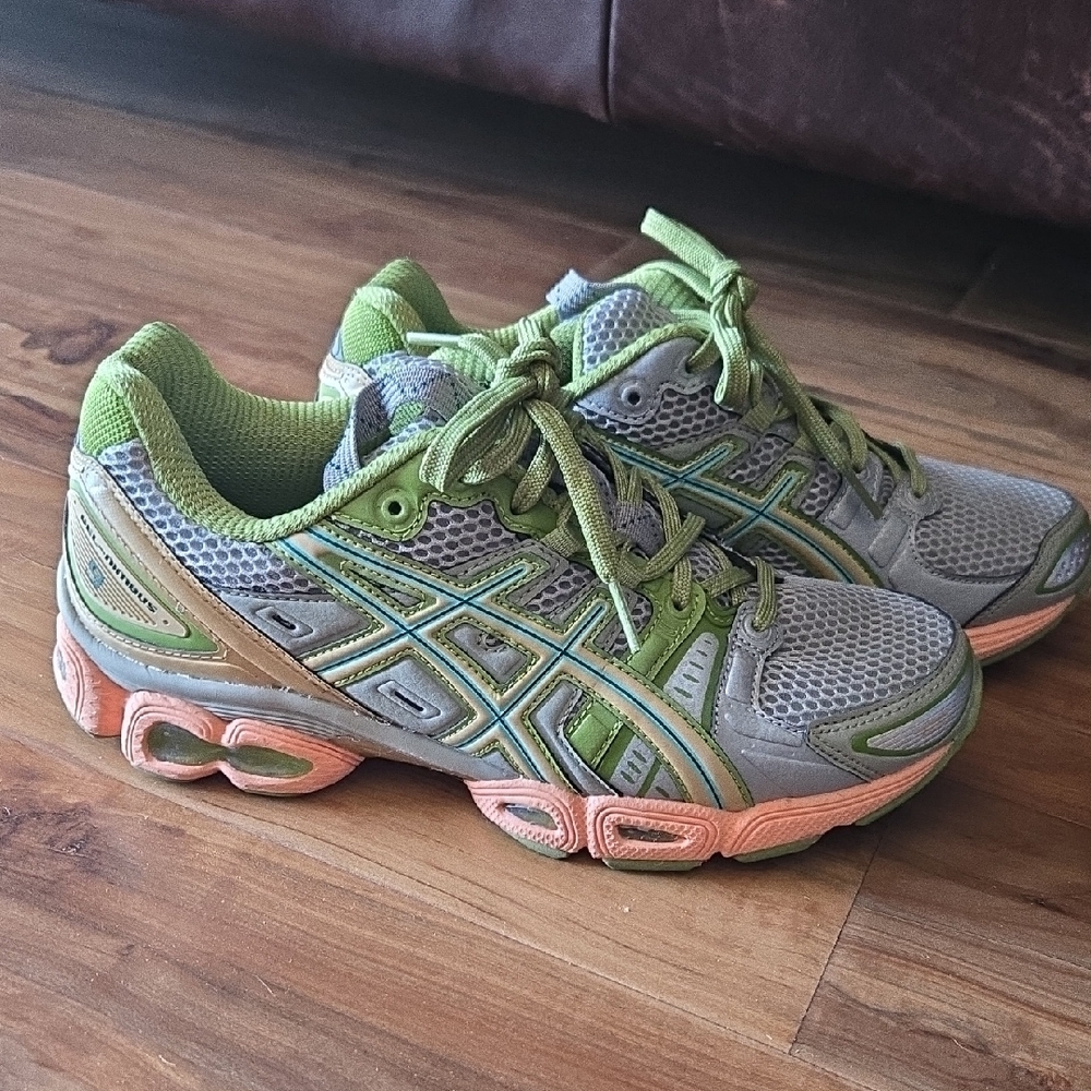 ASICS Women's Gel Nimbus Vintage Tech